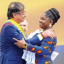 Ante Dios, el pueblo “y mis ancestros y ancestras” juró la vicepresidenta Francia Márquez. Sin duda, ella fue una de las protagonistas de la jornada. Además de esta dignidad, tendrá el cargo de ministra de la Igualdad. La otra protagonista de la posesión del presidente Gustavo Petro fue la espada de Bolívar.