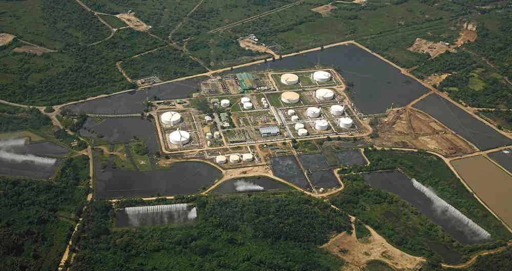 Cuando se descubrió Caño Limón se estimaba que tenía reservas de 50 millones de barriles, pero con los trabajos de explotación iniciales se supo que en realidad tenía 1.200 millones de barriles.