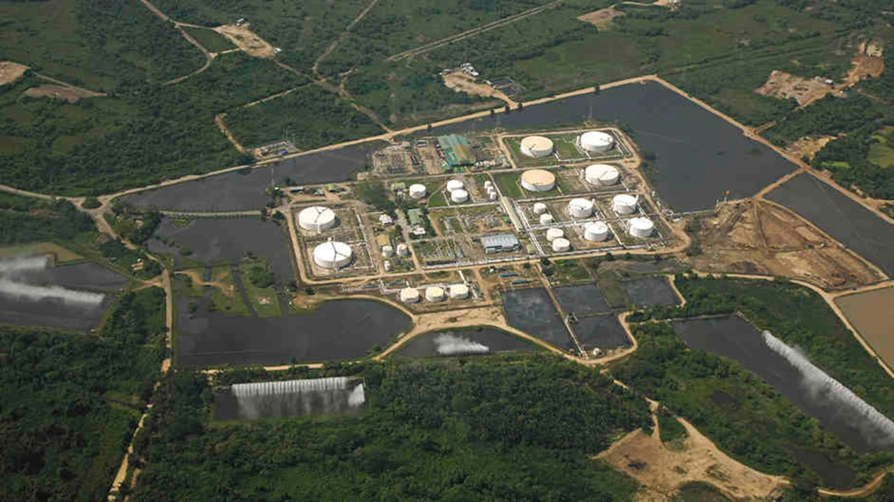 Cuando se descubrió Caño Limón se estimaba que tenía reservas de 50 millones de barriles, pero con los trabajos de explotación iniciales se supo que en realidad tenía 1.200 millones de barriles.