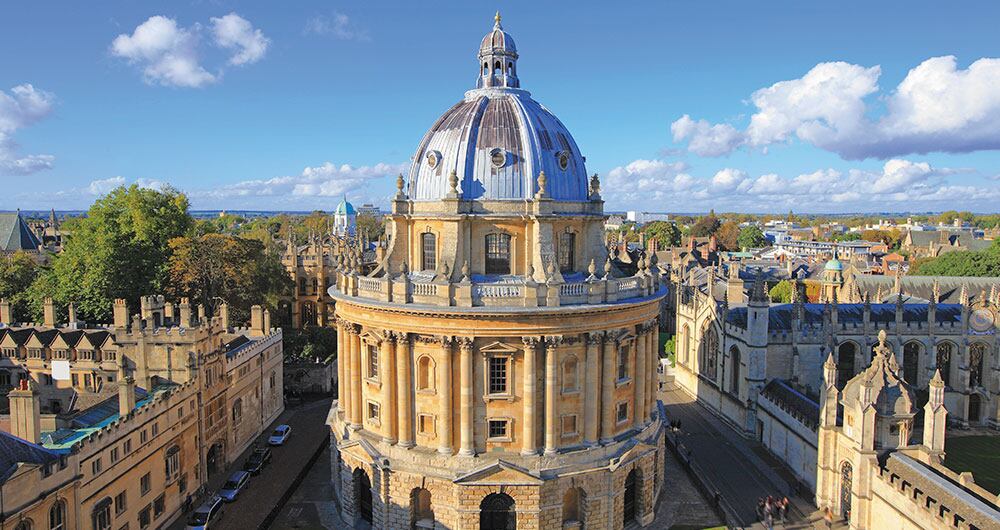 Iglesia de St. Marys en la Universidad de Oxford. 