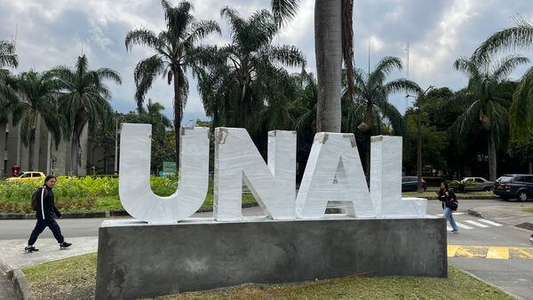 Los jóvenes adelantaban pruebas para participar en un evento internacional de cohetería