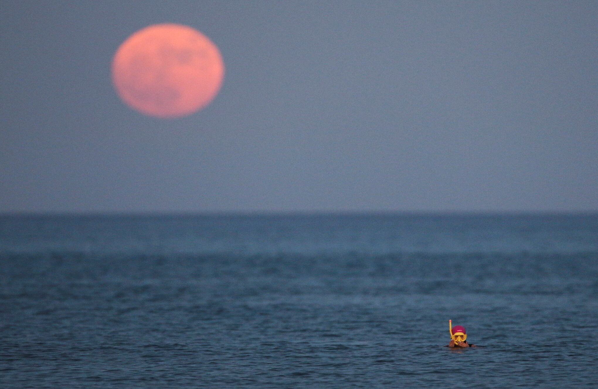 En imágenes: Buck Moon ilumina el cielo nocturno de todo el mundo.