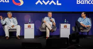 Panel sobre el Plan de Desarrollo, con participación de Luis Carlos Sarmiento Gutiérrez y Jorge Iván González, moderado por Ricardo Ávila.