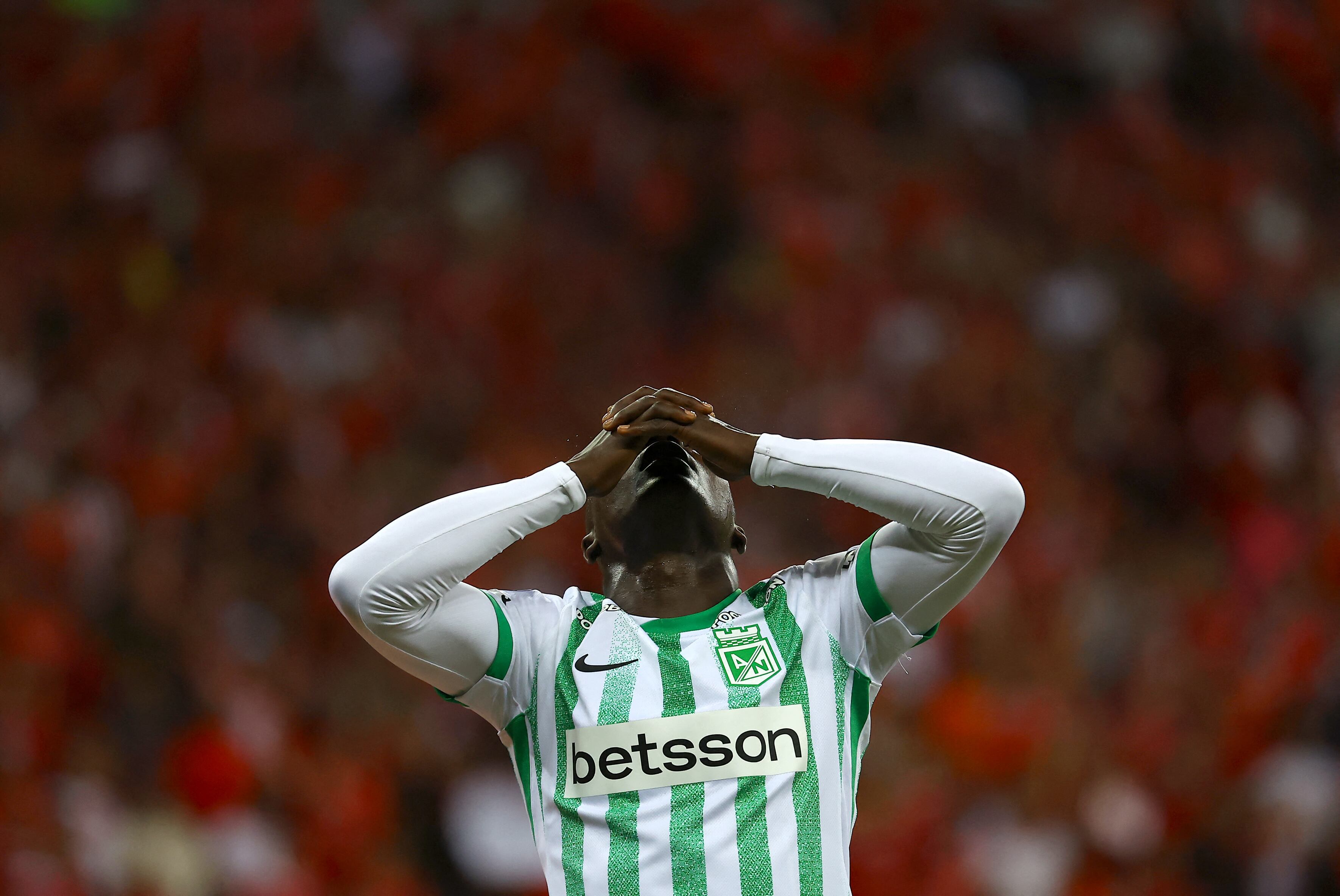 Atletico Nacional's forward #19 Kevin Viveros reacts during the Copa Libertadores group stage football match between Brazil's Internacional and Colombia's Atletico Nacional at the Beira Rio stadium in Porto Alegre, Brazil, on April 10, 2025. (Photo by SILVIO AVILA / AFP)