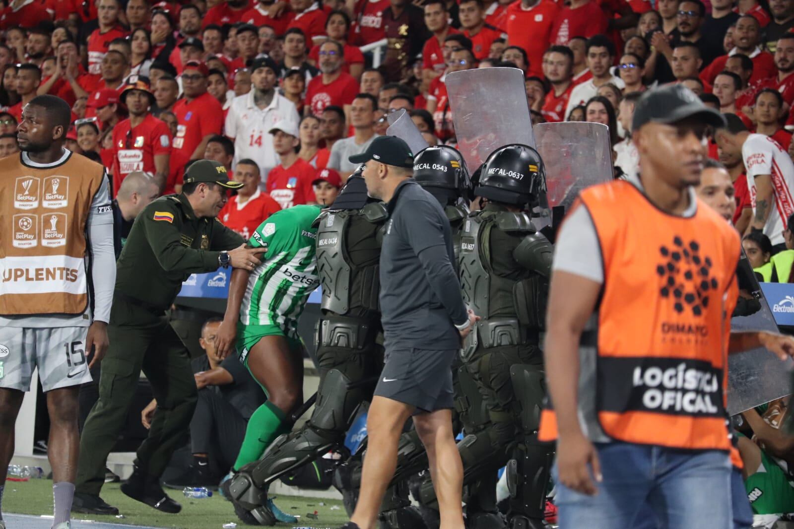Sobre los últimos minutos de la final entre América y Nacional, se presentaron desmanes que causo tristeza en jugadores y aficionados.