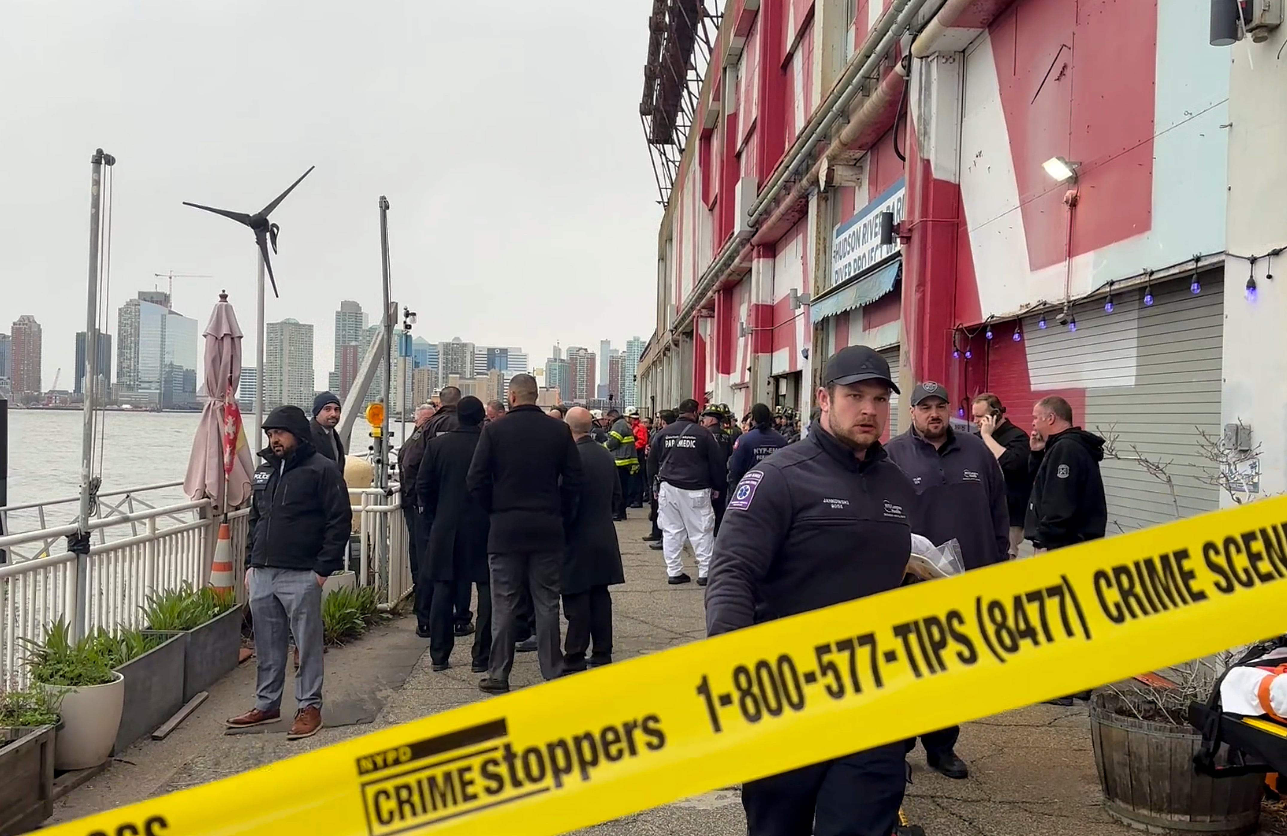 Autoridades cerraron la zona mientras se adelantan las labores de rescate.