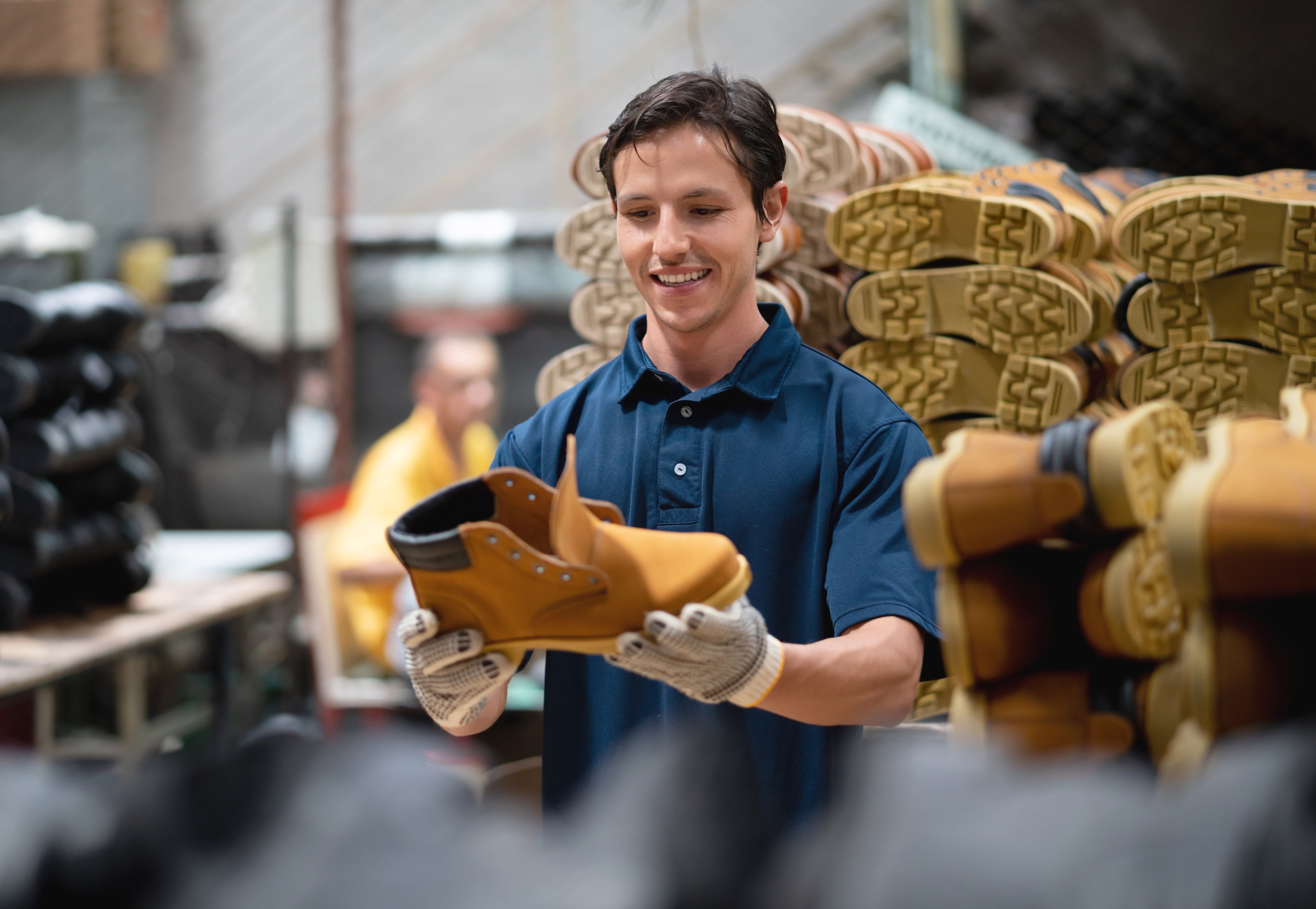 Se busca fortalecer la industria con talleres de confección y de calzado, con tecnología de punta.