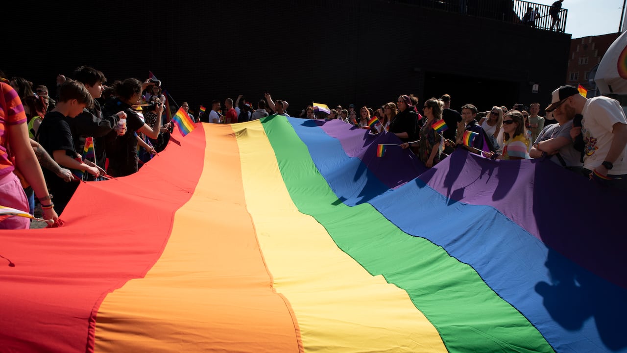 De acuerdo con el testimonio de la víctima, la violencia contra las personas de las minorías LGBT en España está “normalizada en su día a día”.