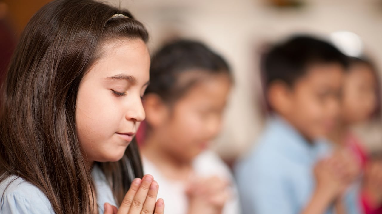 La oración es una herramienta poderosa para abrirse espacios y caminos en la vida.