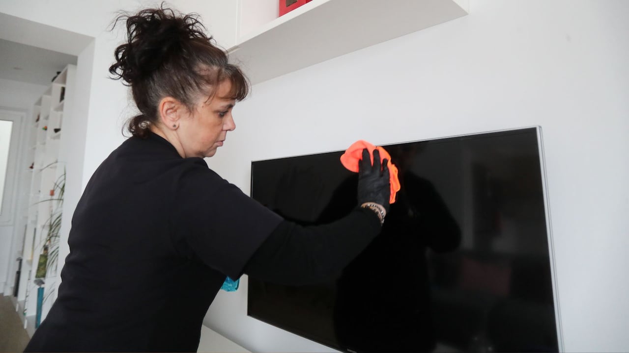 Mantener la pantalla limpia ayuda a conservarla en buenas condiciones.