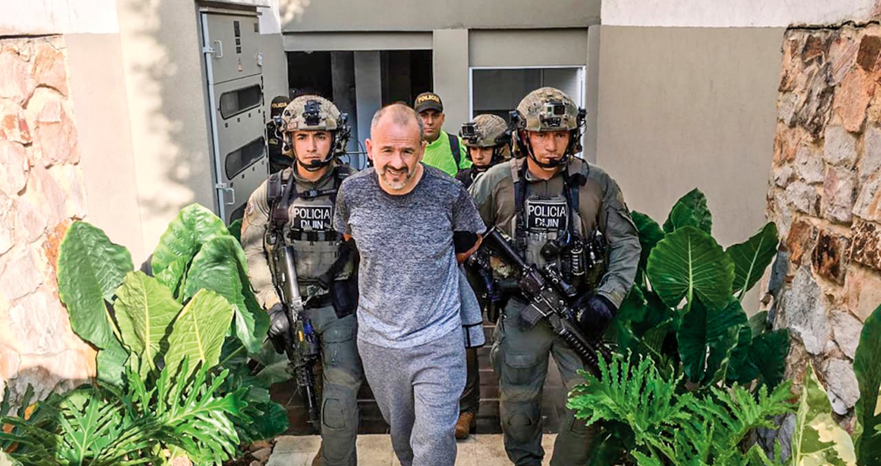 Pablo Emilio Robles Hoyos, alias el Señor del Lago, ya había sido capturado el 4 de febrero de 2009 en México por narcotráfico. Era supuesto enlace directo para transportar la cocaína del cartel del Norte del Valle.