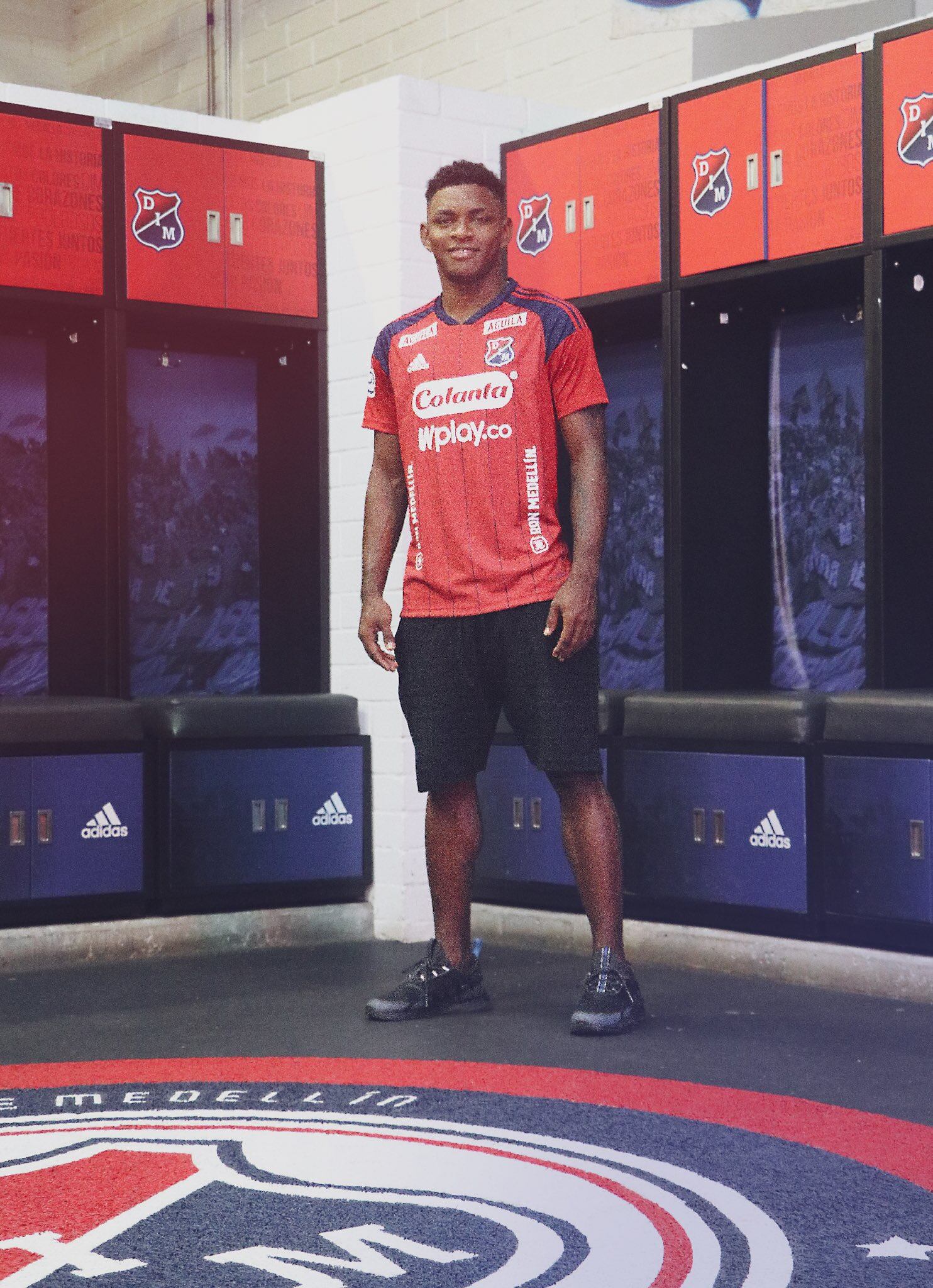 El delantero Brayan León fue anunciado como nuevo jugador del Independiente Medellín.