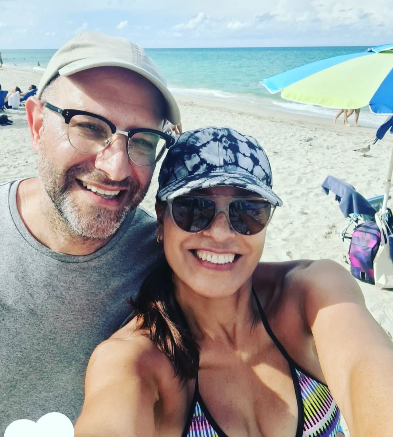 La pareja publicó esta foto disfrutando de unas vacaciones en la playa