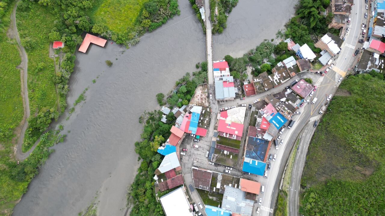 Panorámica de la vía al llano.