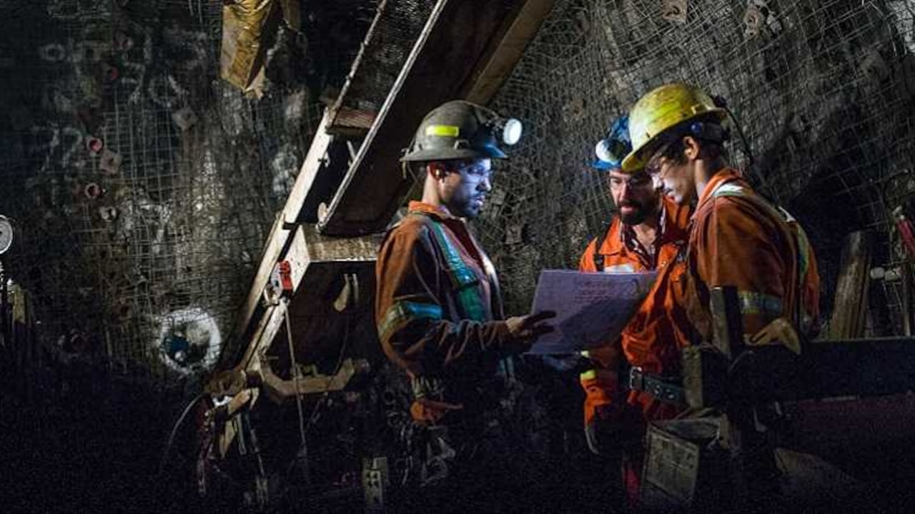 La minería es un de los sectores más importantes de la economía colombiana. Sin embargo, no estuvo ajena al desplome de los precios de materias primas en el mundo y en su impacto en la producción.