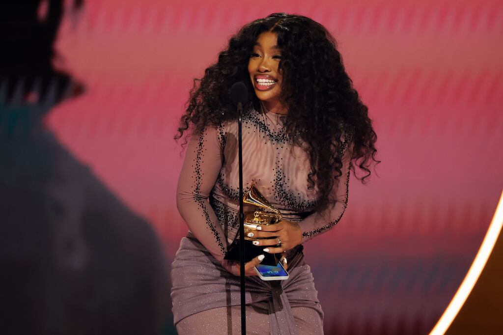 SZA en los Grammy 2024.