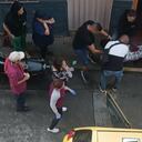 Vecinos del sector trataron de auxiliar a la mujer trans.