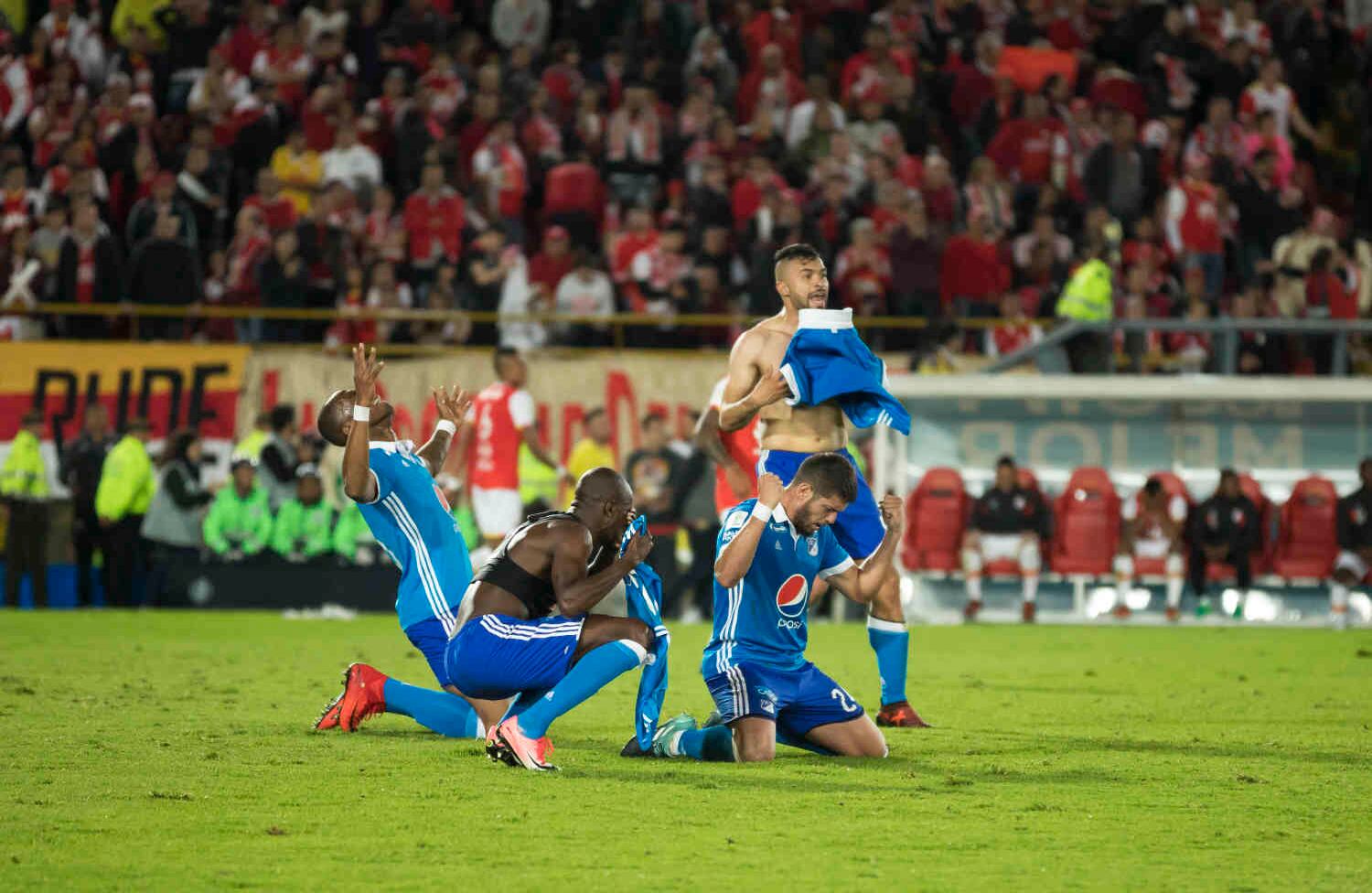 Millonarios celebró con todas las ganas la victoria al final del partido. Foto: Esteban Vega / SEMANA
