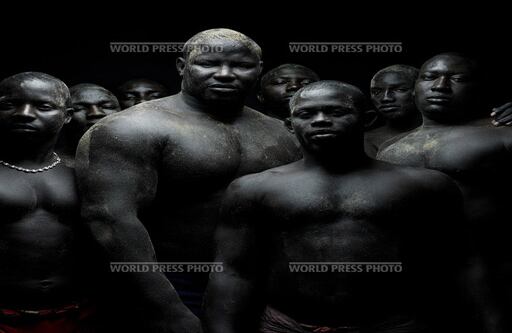 Luchadores senegaleses.