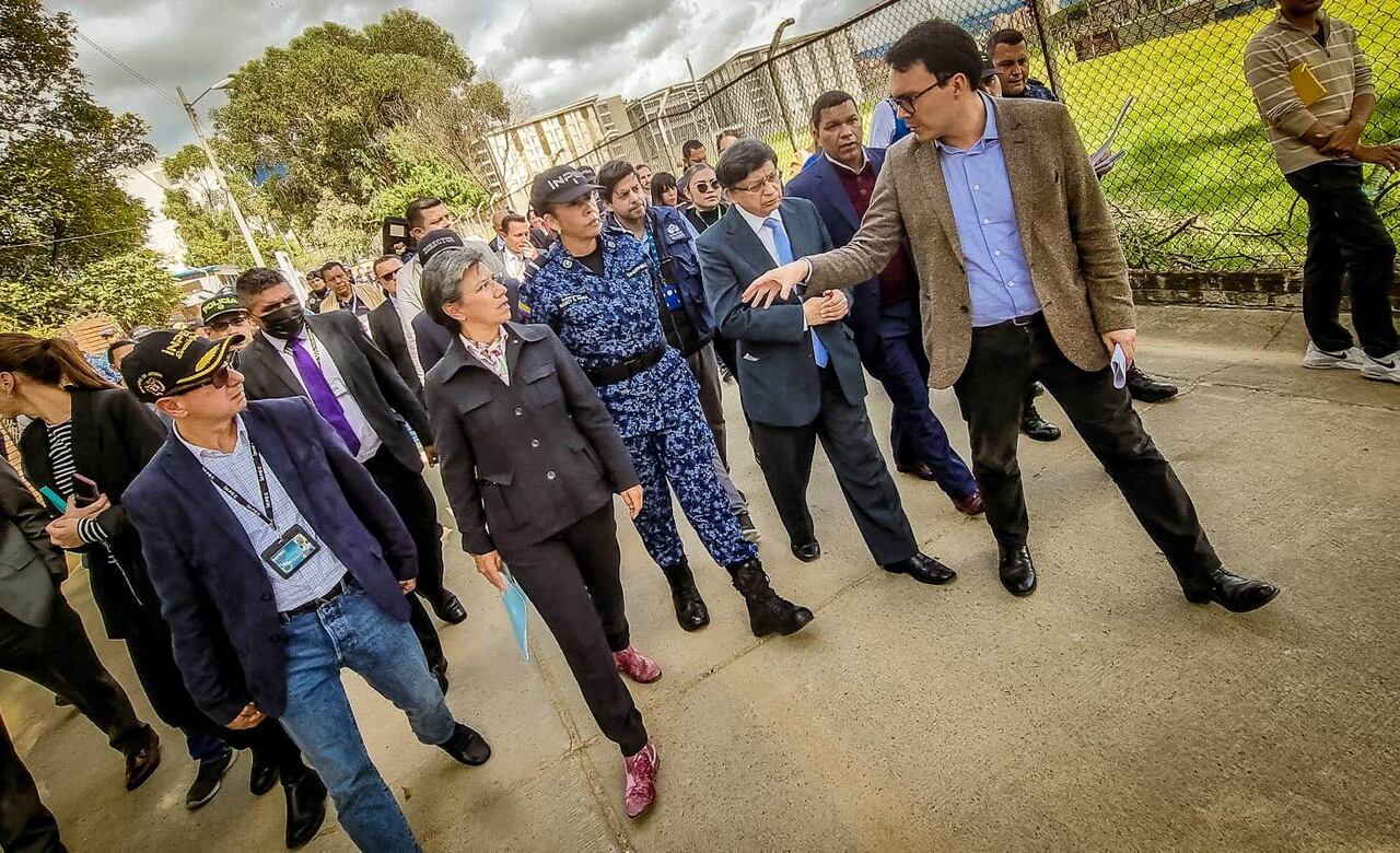 La alcaldesa Claudia López visitando los predios de la cárcel La Picota