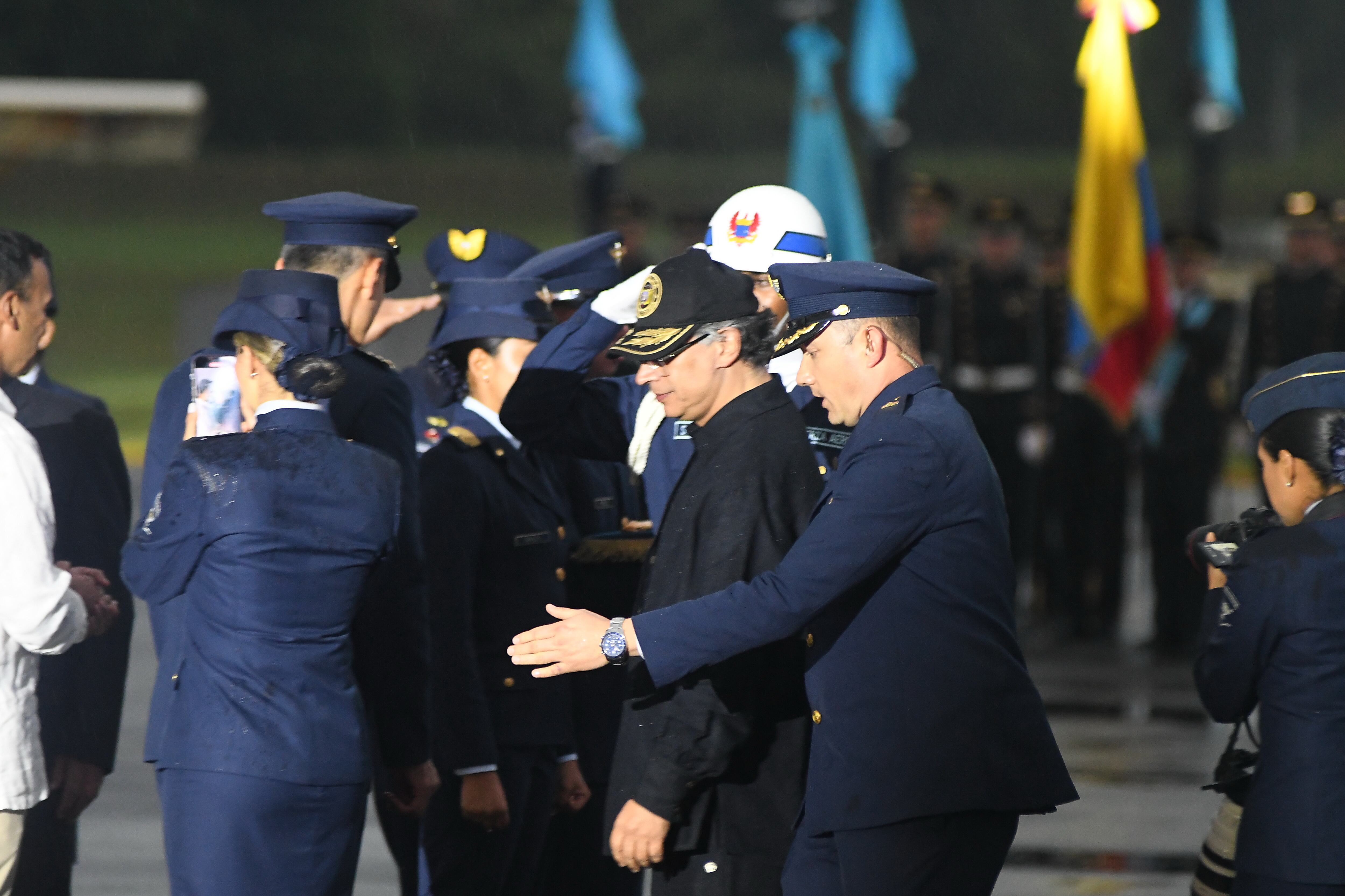 Fuerza Area 106 años, Gustavo Petro firma compra  nuevos aviones Gripen. suecos.