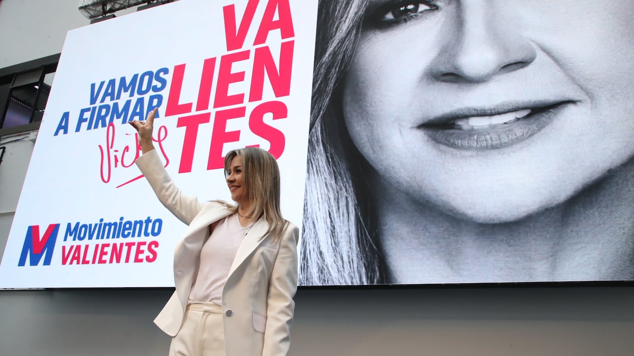 La precandidata presidencial Vicky Dávila inscribió el Movimiento Valientes ante la Registraduría