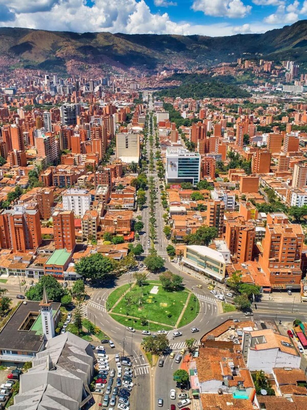 Las autoridades en Medellín confirmaron el hallazgo del cuerpo sin vida de Hyeon Chae, un ciudadano con doble nacionalidad estadounidense y coreana, quien fue encontrado en un inmueble de renta corta en el barrio Laureles.