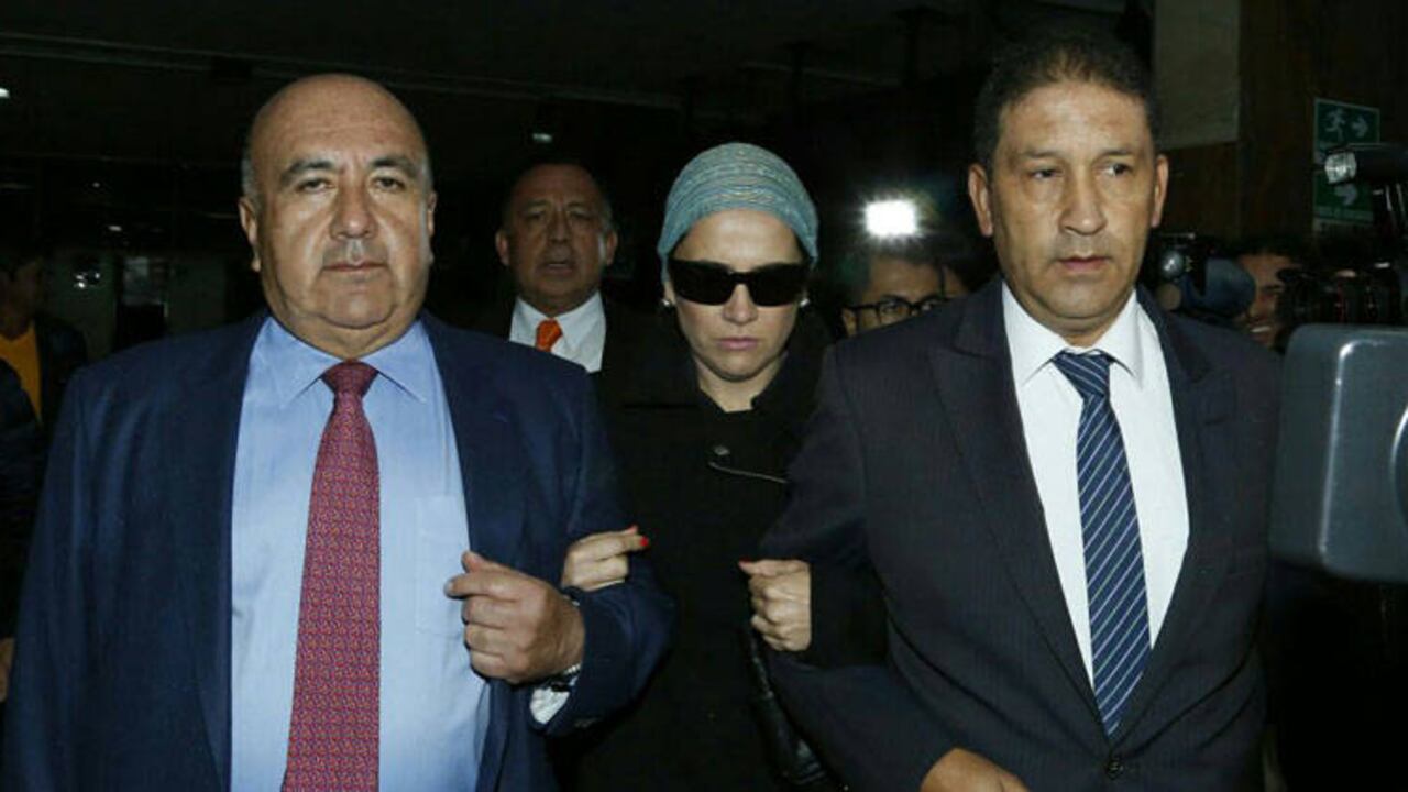 Catalina Uribe Noguera entró a los juzgados de Paloquemao en compañía de sus abogados.