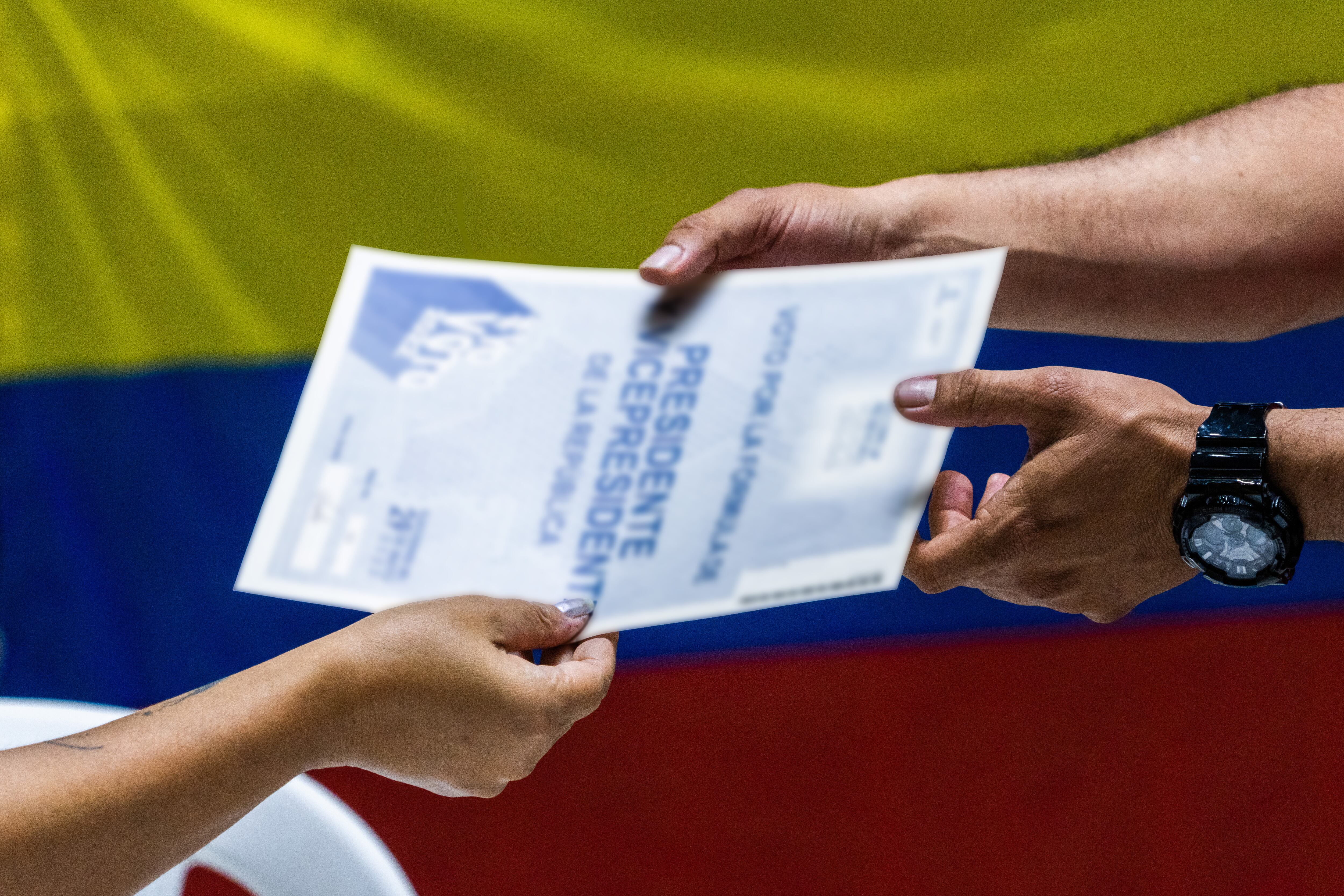 Según datos oficiales, 1.096.368 colombianos residentes en el exterior hacen parte del censo electoral.