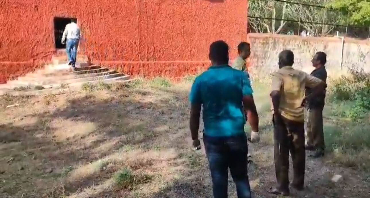 Las autoridades revisan el lugar de los hechos y abrieron una investigación para conocer más detalles al respecto