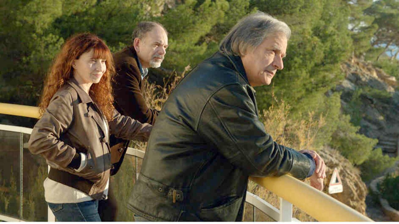 Los personajes principales sufren de desazón, pero con actos de solidaridad esquivan al pesimismo.