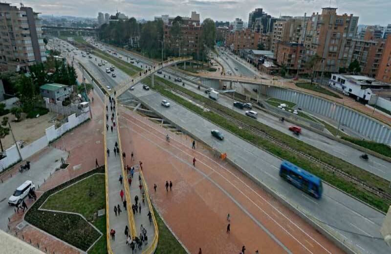 Bogotá, Deprimido de la 94: Tiempo de entrega: 10 años. Su construcción se aprobó en 2007, la obra se adjudicó en 2009 y debía estar listo en 17 meses. Temas de corrupción ligados al llamado cartel de la contratación y problemas gerenciales lo retrasaron seis años. Costo: 166.000 millones de pesos. El valor original era de 46.000 millones. 