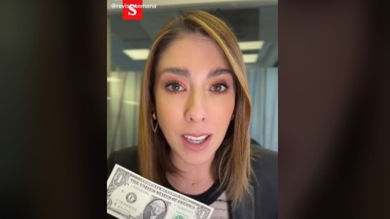 Juanita Gómez conversa con un experto para explicar el precio del dólar en Colombia.