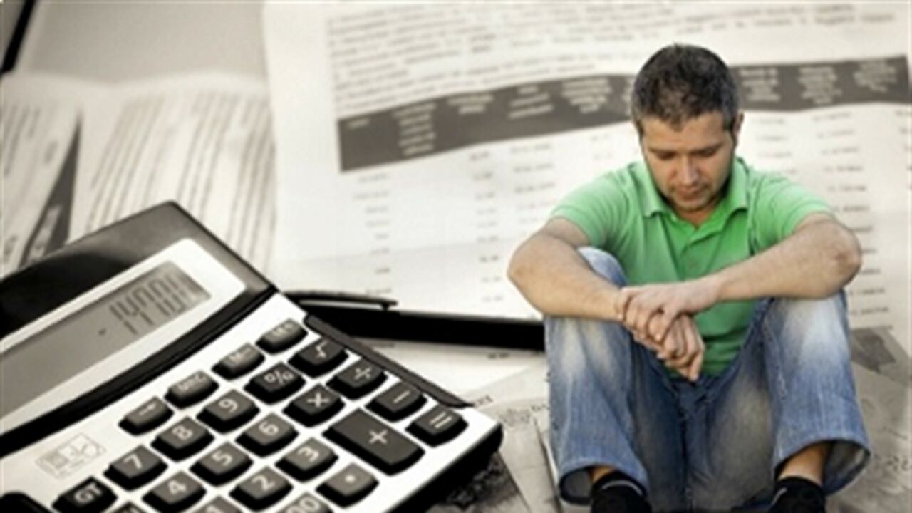 Cuando de deudas se trata es importante estar atento a las señales de alerta ya que puede estar cayendo en el sobreendeudamiento. Foto. 123RF.