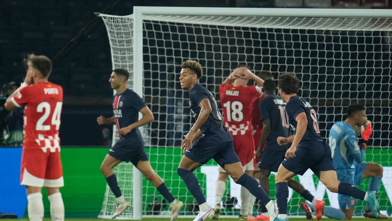 Girona cayó ante PSG en su debut en la Champions League.