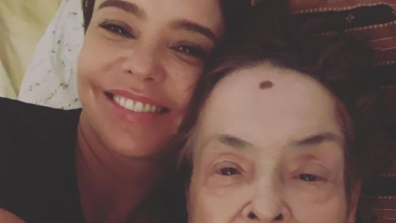 Natasha Klauss y su mamá