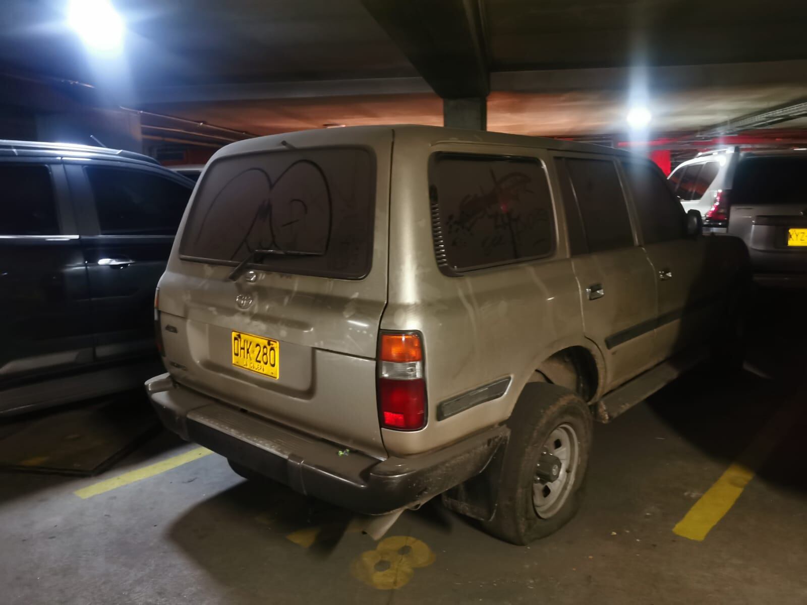 Carros abandonados en Congreso.