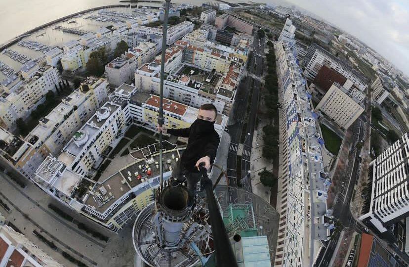 El escalador subía contenidos de sus visitas a edificios muy altos.