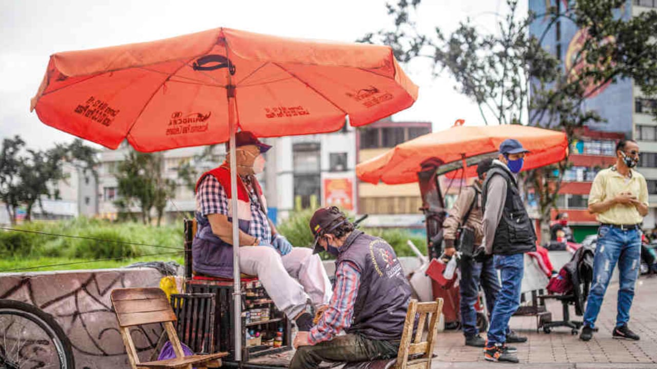 La situación de Bogotá es delicada. En algunas calles del centro se ven aglomeraciones. Si las unidades de cuidados intensivos se ocupan en un 70 por ciento, de nuevo habrá una cuarentena.