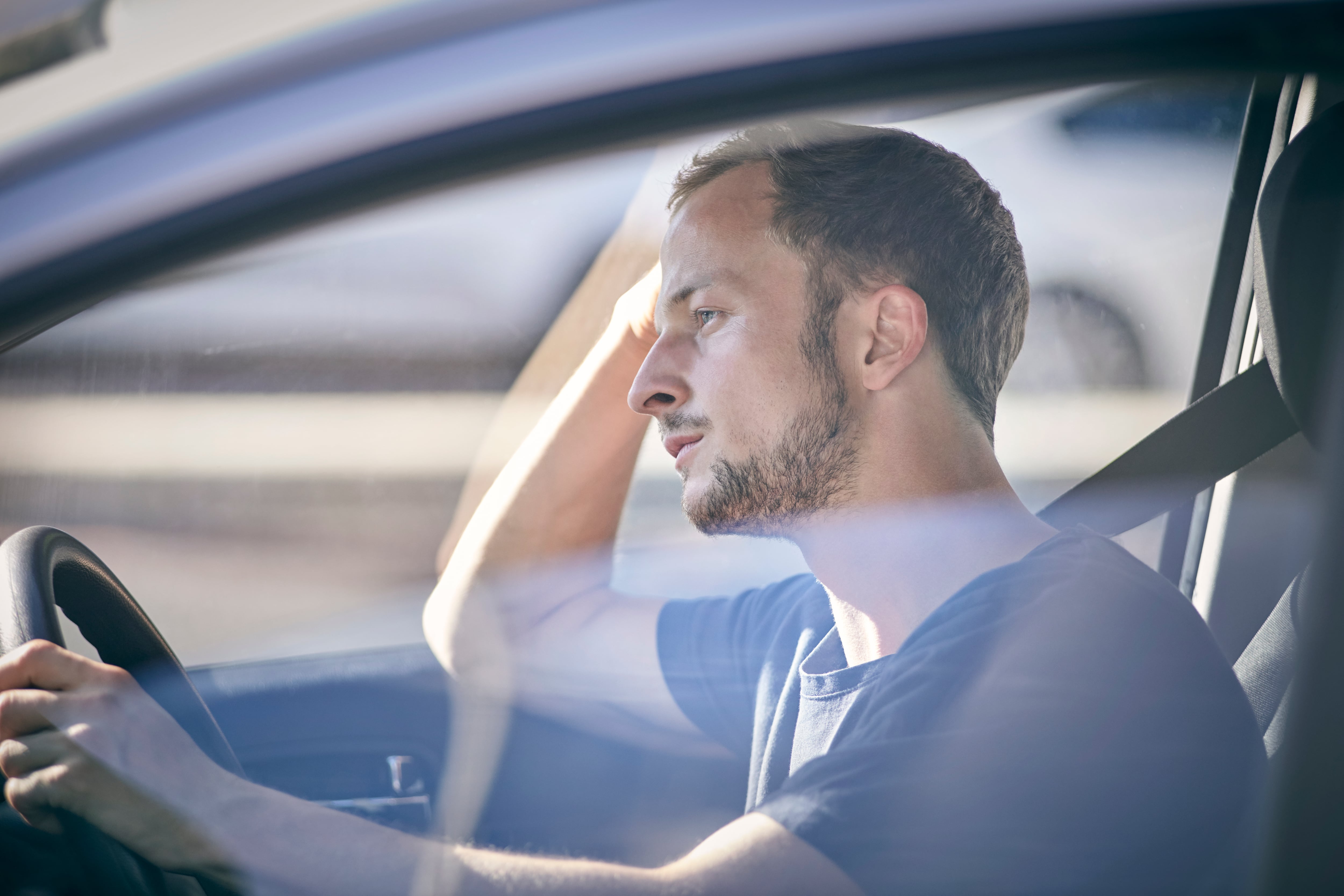 Conducir con estrés puede afectar la concentración y aumentar el riesgo de accidentes en las vías.