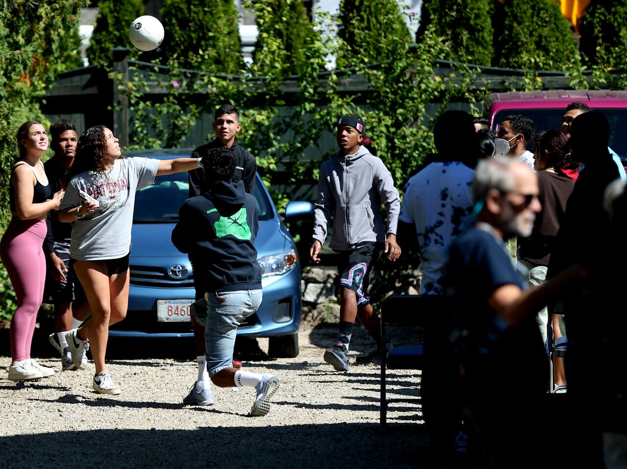50 migrantes venezolanos y colombianos fueron enviados arbitrariamente hasta la lujosa isla de Martha's Vineyard.