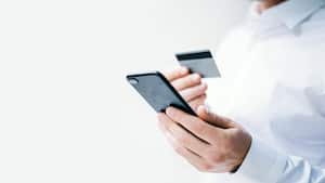 La clave es usar canales cifrados y verificables para evitar el robo de información.