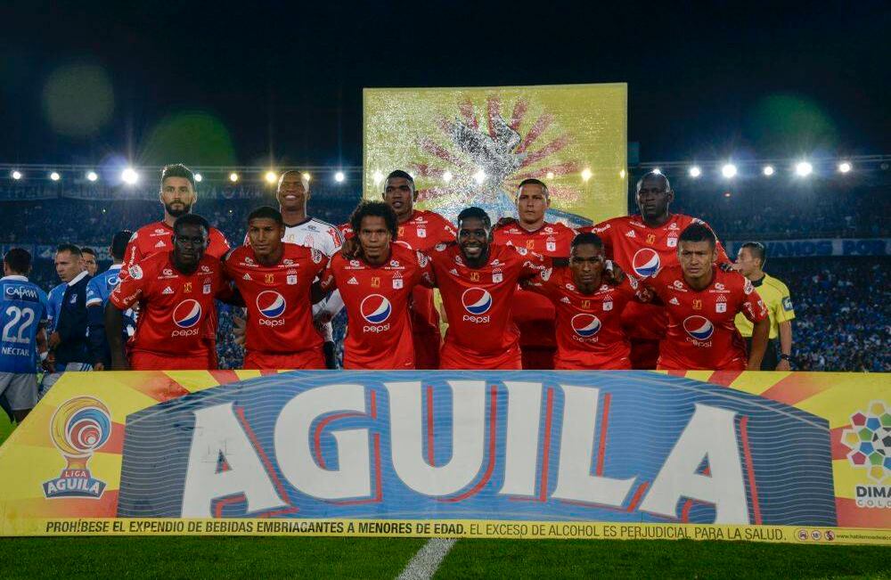 Los once titulares del América posan para la foto en la vuelta de la semifinal de la Liga Águila. Foto: Diana Rey Melo / SEMANA