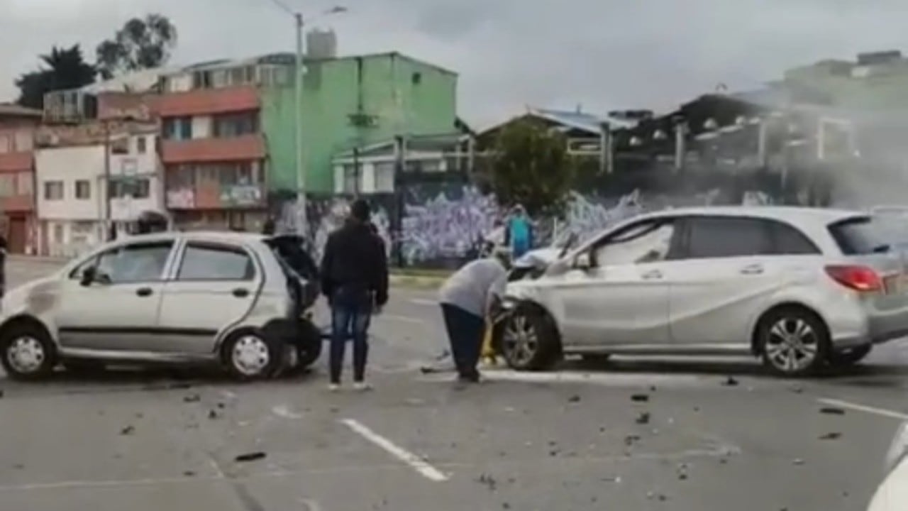 Reportan grave accidente de tránsito en Engativá, Bogotá.
