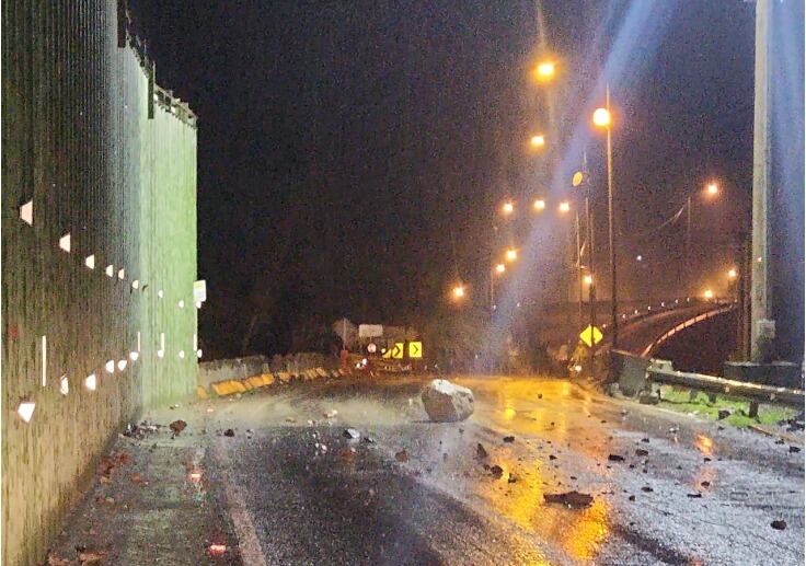 Caída de piedras en Vía al Llano