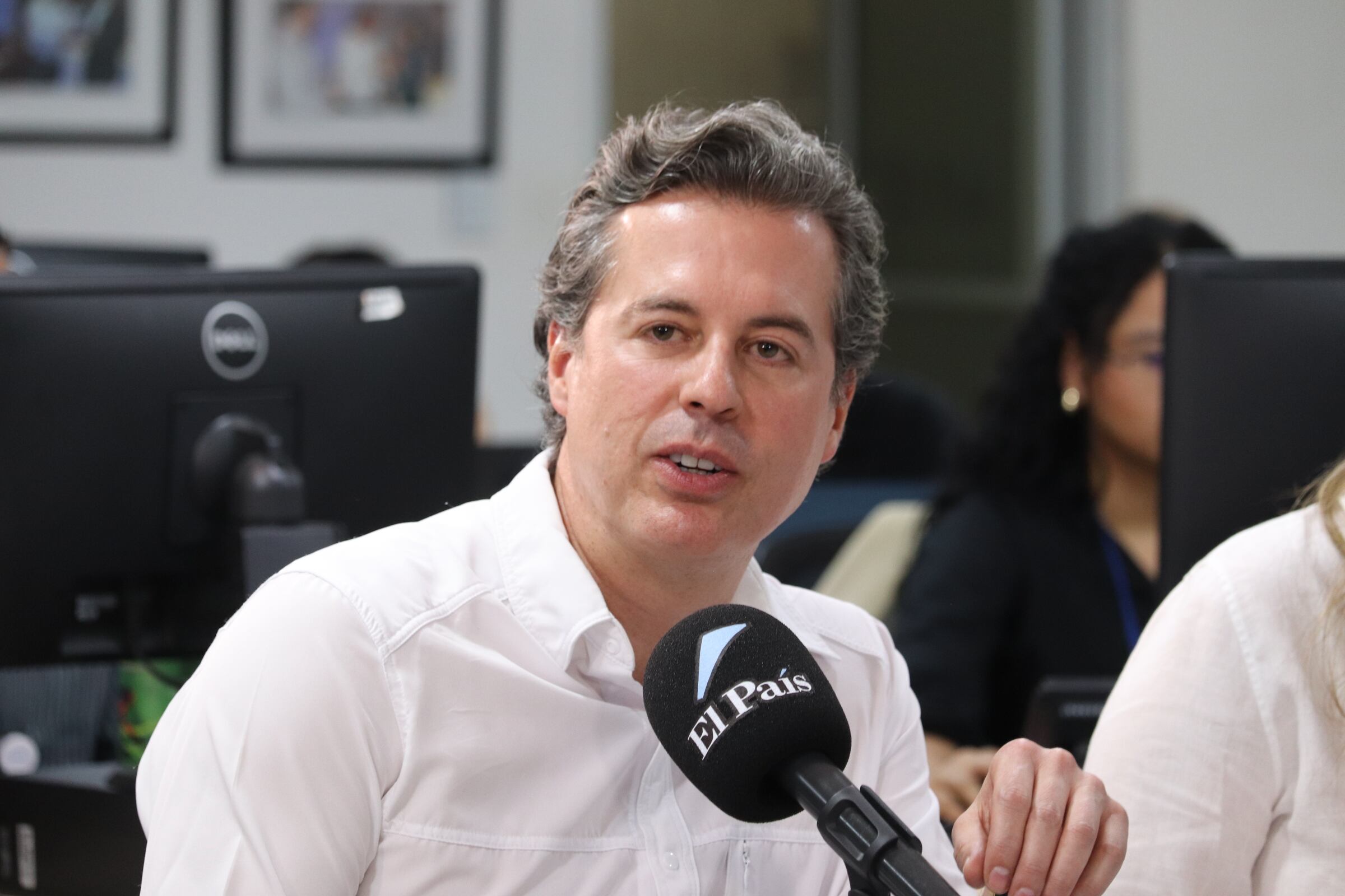 Debate presidencial diálogos por el valle en la redacción de El País. Juan Manuel Galán