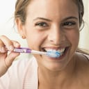 Mantener una sonrisa saludable comienza con el cepillo de dientes.