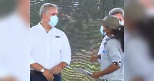 El presidente Iván Duque y la líder campesina Oneli María Pineda Negrete, en Tierralta (Córdoba)