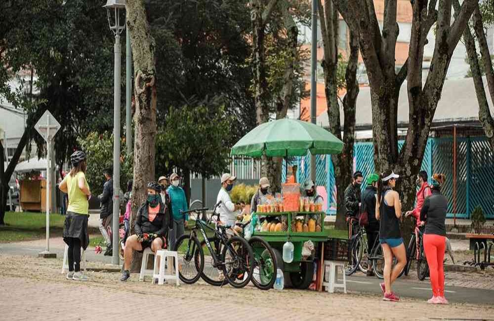 Las ventas durante el recorrido de la ciclovía. Foto Karen Salamanca SEMANA
