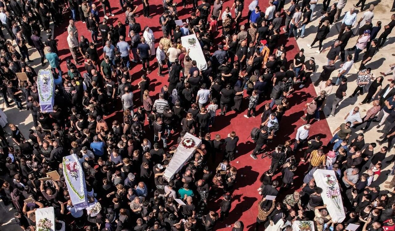 Las familias lloran a los seres queridos que perdieron en el incendio en Irak